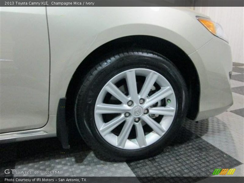Champagne Mica / Ivory 2013 Toyota Camry XLE