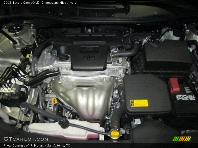 Champagne Mica / Ivory 2013 Toyota Camry XLE