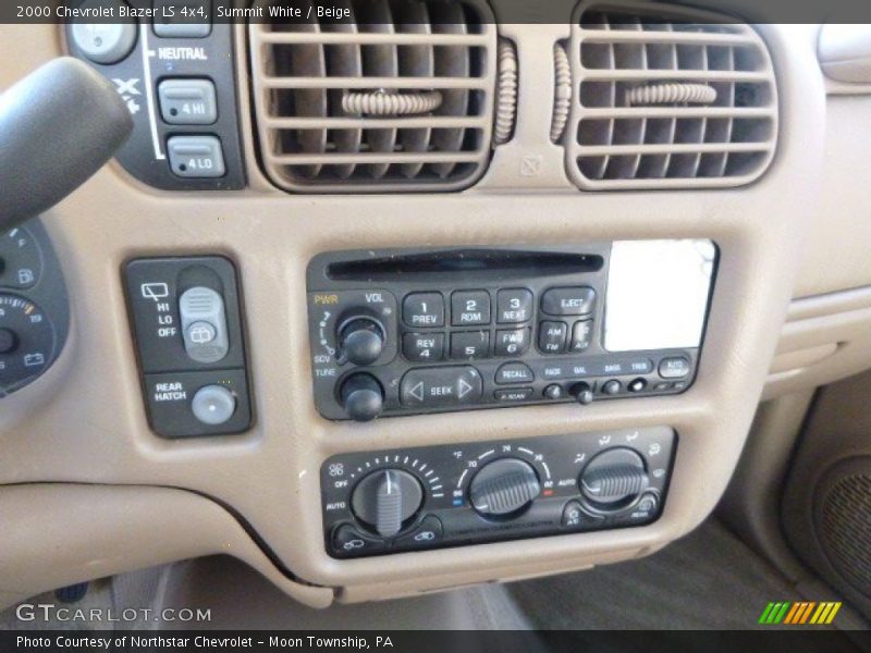 Summit White / Beige 2000 Chevrolet Blazer LS 4x4