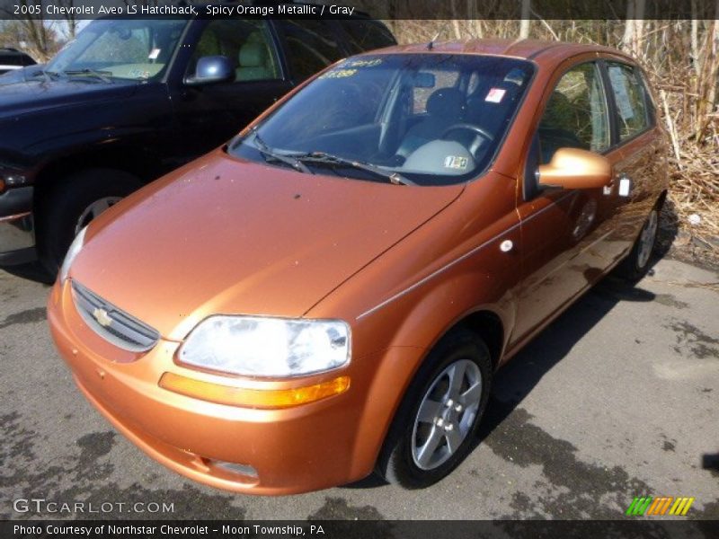 Spicy Orange Metallic / Gray 2005 Chevrolet Aveo LS Hatchback