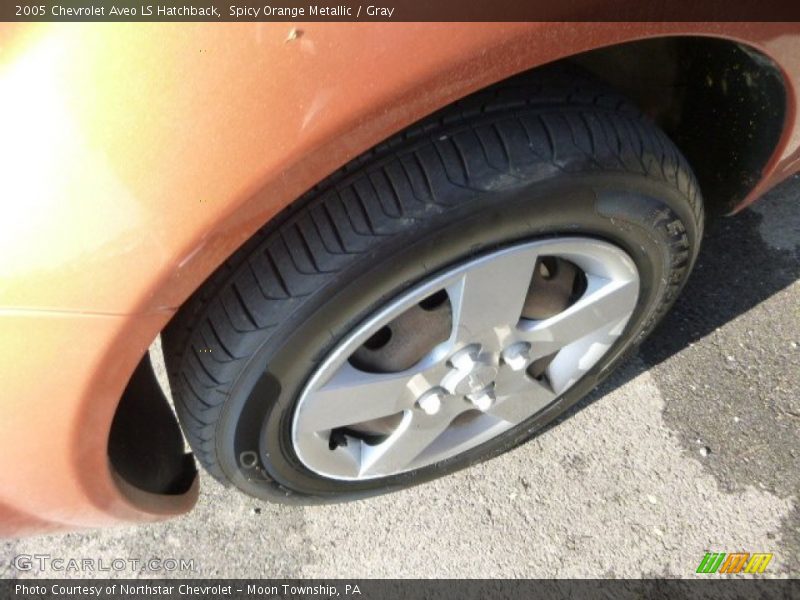 Spicy Orange Metallic / Gray 2005 Chevrolet Aveo LS Hatchback