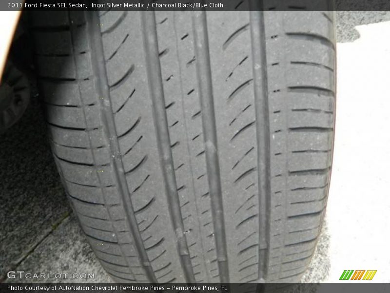 Ingot Silver Metallic / Charcoal Black/Blue Cloth 2011 Ford Fiesta SEL Sedan