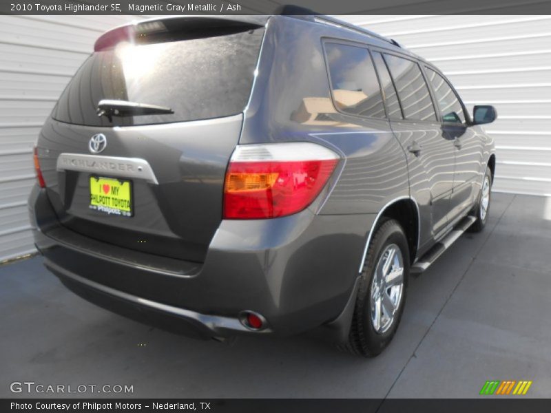 Magnetic Gray Metallic / Ash 2010 Toyota Highlander SE