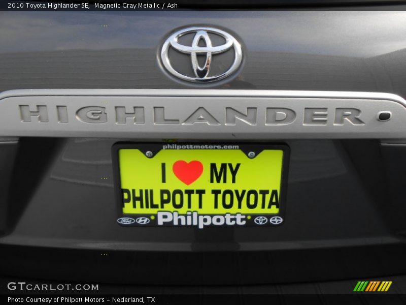 Magnetic Gray Metallic / Ash 2010 Toyota Highlander SE