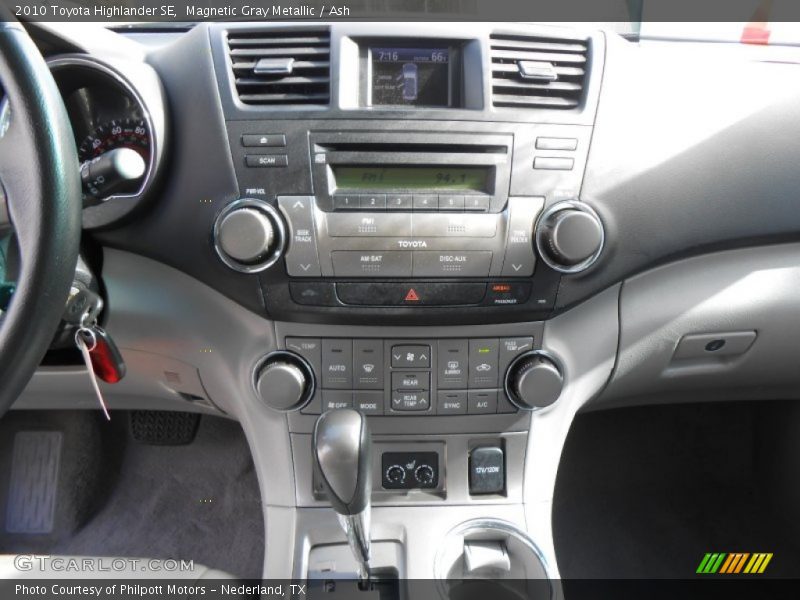Magnetic Gray Metallic / Ash 2010 Toyota Highlander SE