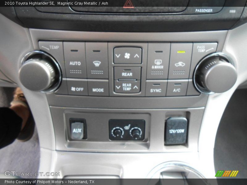 Magnetic Gray Metallic / Ash 2010 Toyota Highlander SE