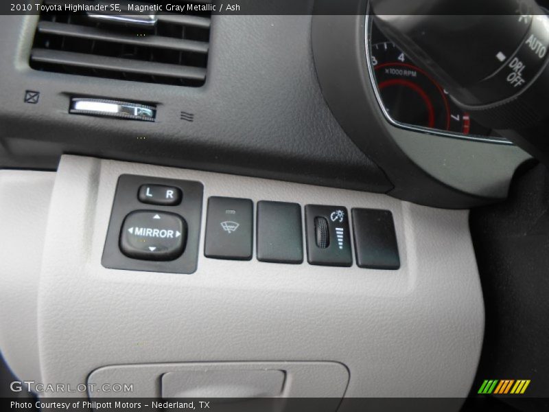 Magnetic Gray Metallic / Ash 2010 Toyota Highlander SE