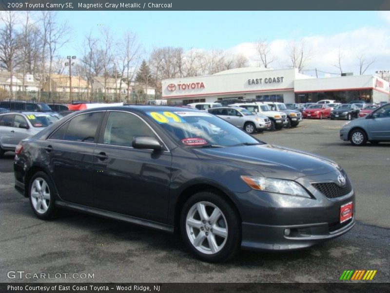 Magnetic Gray Metallic / Charcoal 2009 Toyota Camry SE