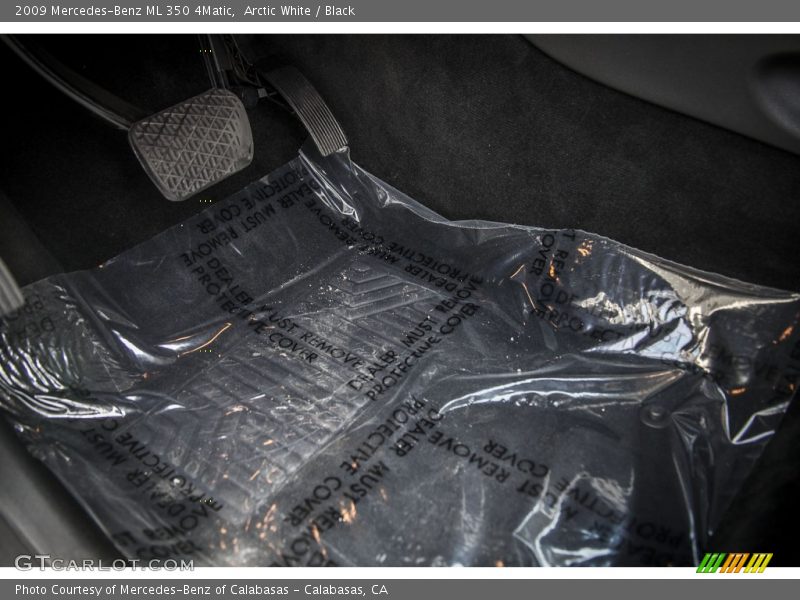 Arctic White / Black 2009 Mercedes-Benz ML 350 4Matic