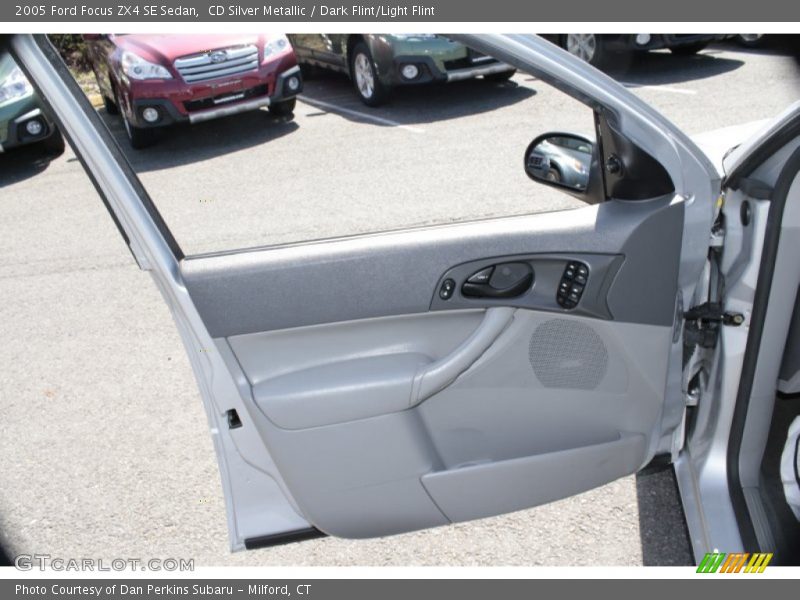 CD Silver Metallic / Dark Flint/Light Flint 2005 Ford Focus ZX4 SE Sedan