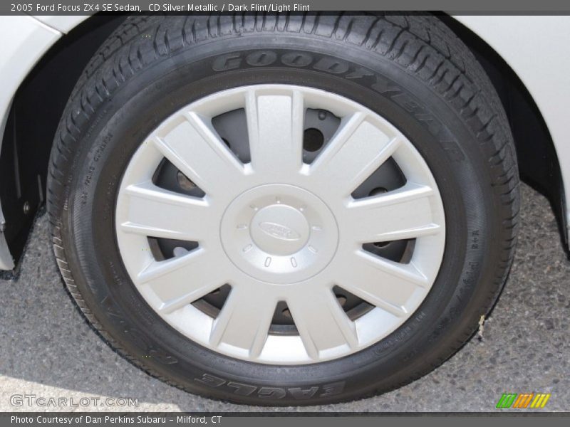 CD Silver Metallic / Dark Flint/Light Flint 2005 Ford Focus ZX4 SE Sedan