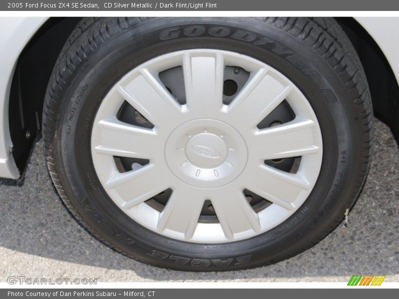 CD Silver Metallic / Dark Flint/Light Flint 2005 Ford Focus ZX4 SE Sedan
