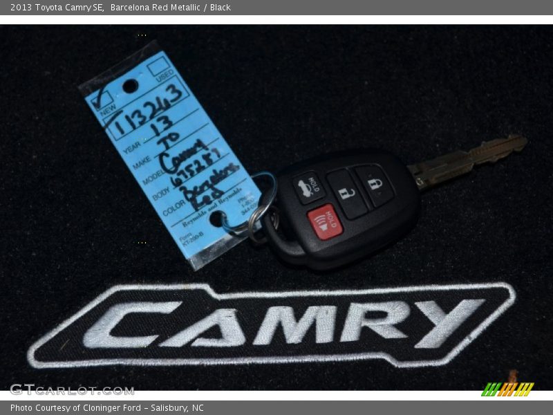 Barcelona Red Metallic / Black 2013 Toyota Camry SE