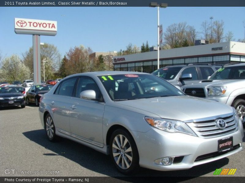 Classic Silver Metallic / Black/Bordeaux 2011 Toyota Avalon Limited