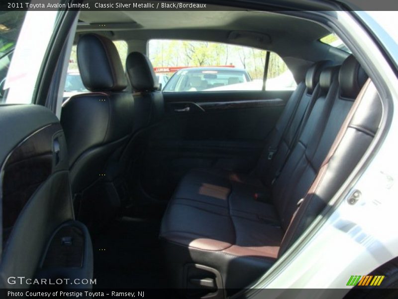 Classic Silver Metallic / Black/Bordeaux 2011 Toyota Avalon Limited