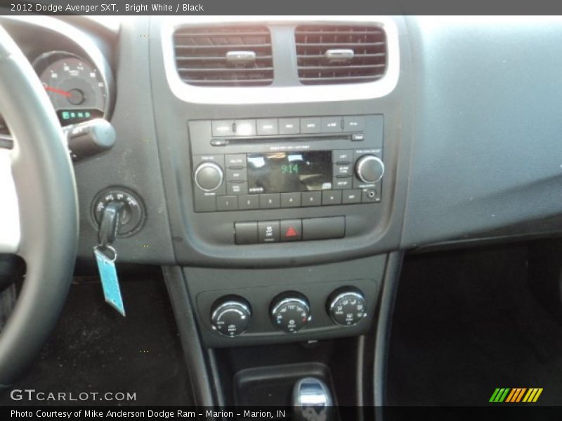 Bright White / Black 2012 Dodge Avenger SXT
