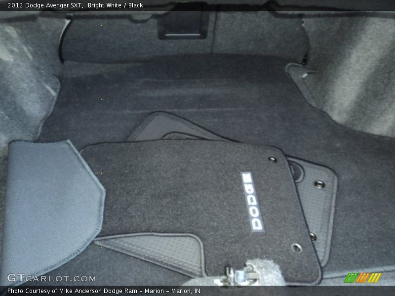Bright White / Black 2012 Dodge Avenger SXT