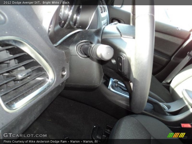 Bright White / Black 2012 Dodge Avenger SXT
