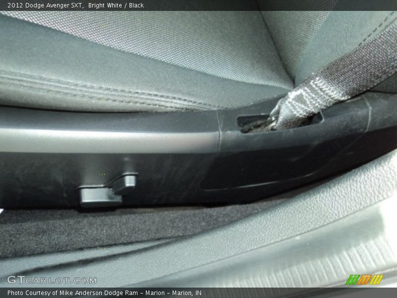 Bright White / Black 2012 Dodge Avenger SXT