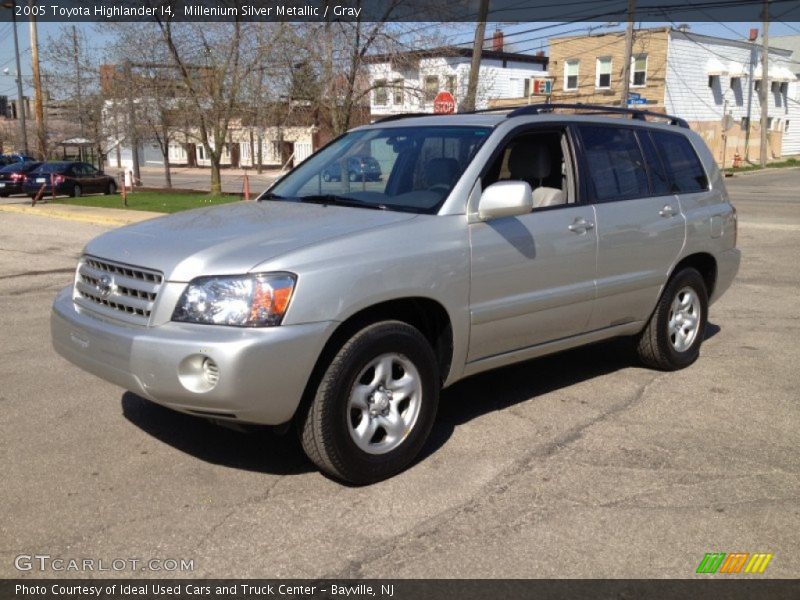Front 3/4 View of 2005 Highlander I4