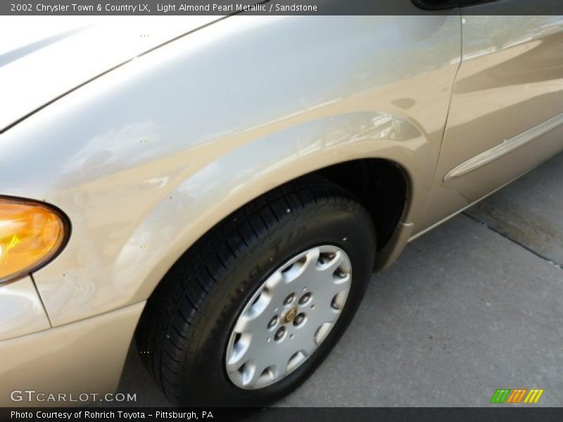 Light Almond Pearl Metallic / Sandstone 2002 Chrysler Town & Country LX