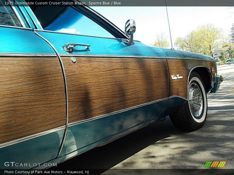 Spectre Blue / Blue 1975 Oldsmobile Custom Cruiser Station Wagon