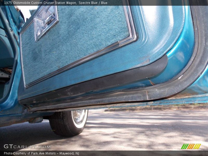Spectre Blue / Blue 1975 Oldsmobile Custom Cruiser Station Wagon