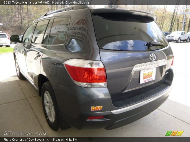 Magnetic Gray Metallic / Ash 2013 Toyota Highlander V6 4WD
