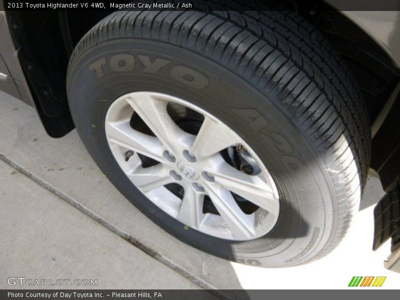 Magnetic Gray Metallic / Ash 2013 Toyota Highlander V6 4WD