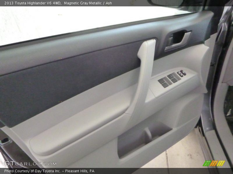 Magnetic Gray Metallic / Ash 2013 Toyota Highlander V6 4WD