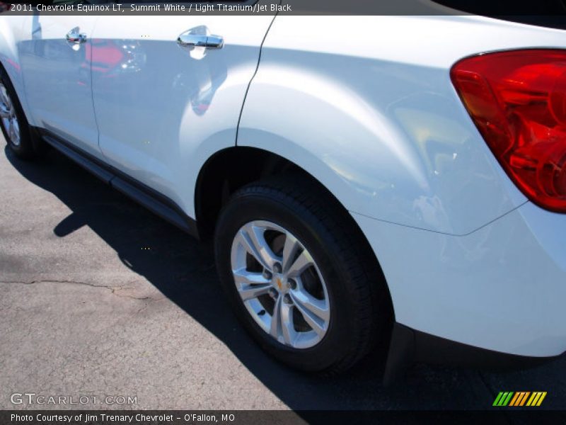 Summit White / Light Titanium/Jet Black 2011 Chevrolet Equinox LT