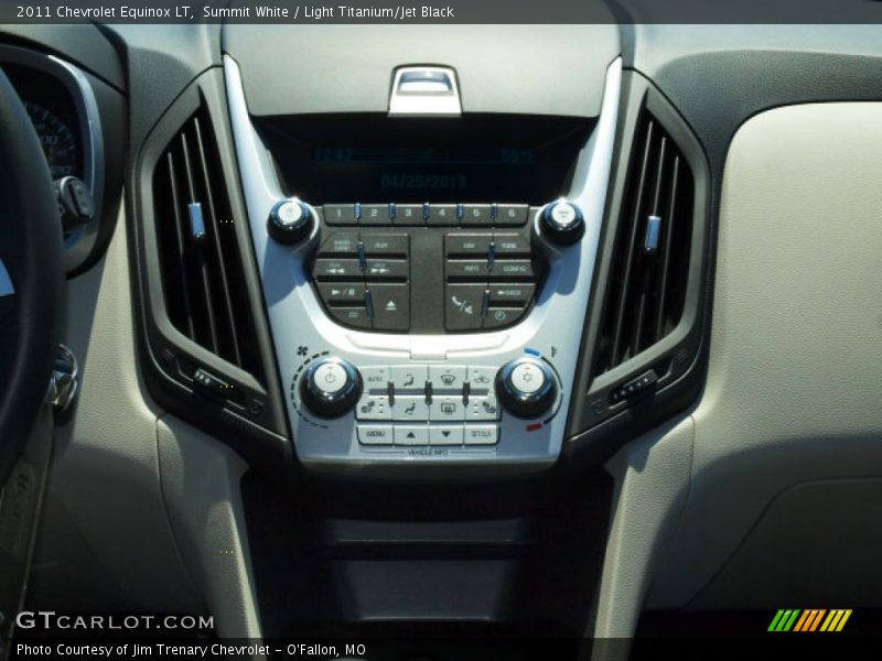 Summit White / Light Titanium/Jet Black 2011 Chevrolet Equinox LT