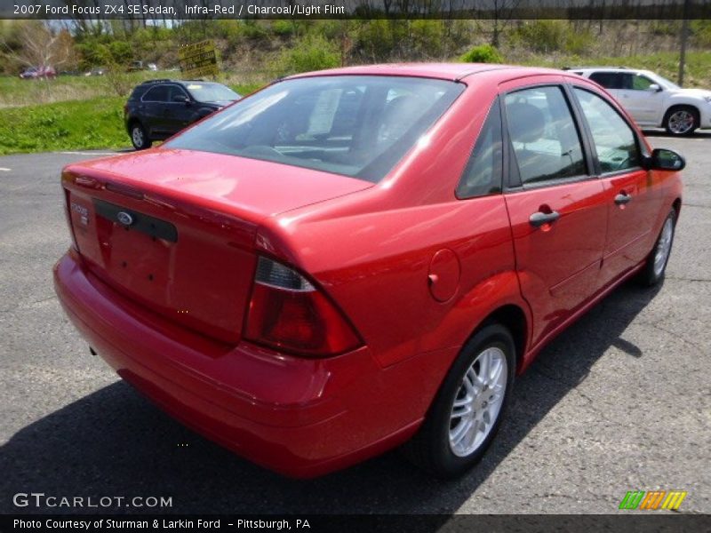 Infra-Red / Charcoal/Light Flint 2007 Ford Focus ZX4 SE Sedan