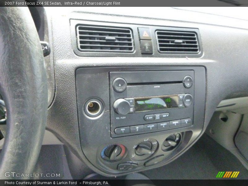 Infra-Red / Charcoal/Light Flint 2007 Ford Focus ZX4 SE Sedan