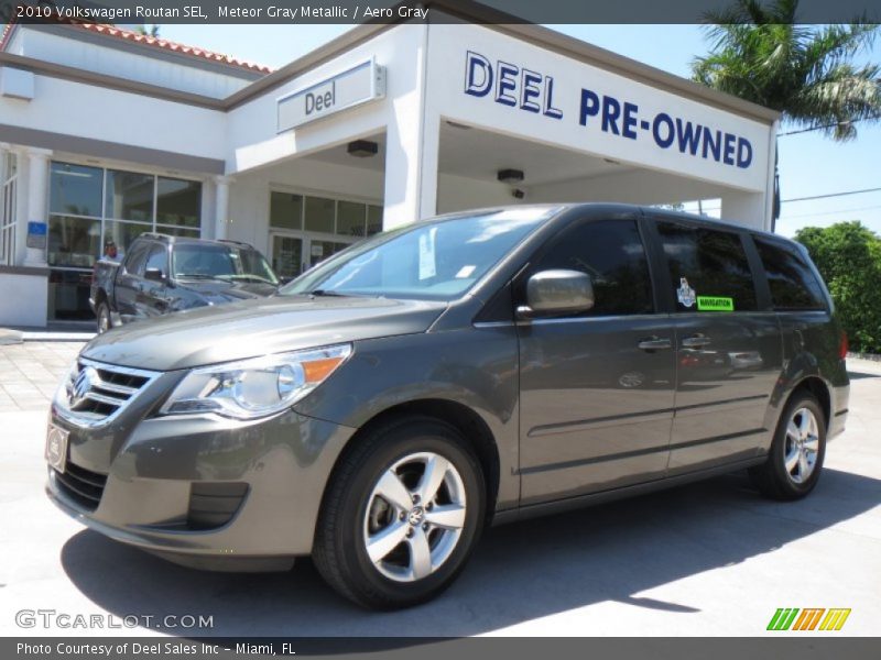 Meteor Gray Metallic / Aero Gray 2010 Volkswagen Routan SEL