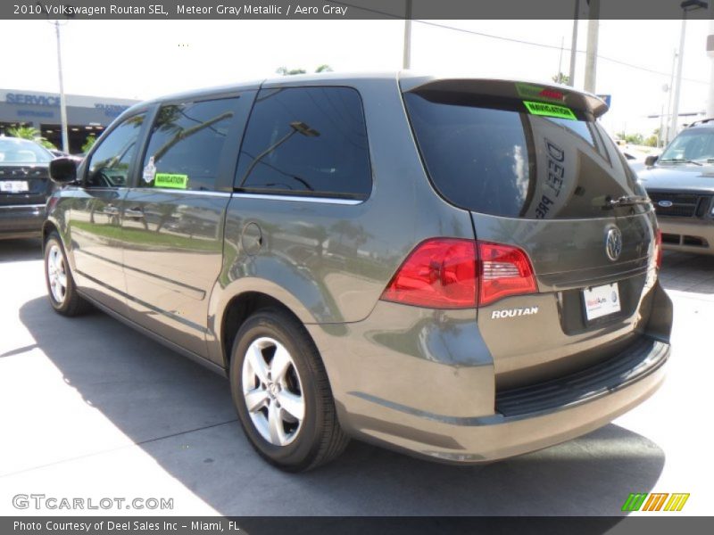 Meteor Gray Metallic / Aero Gray 2010 Volkswagen Routan SEL
