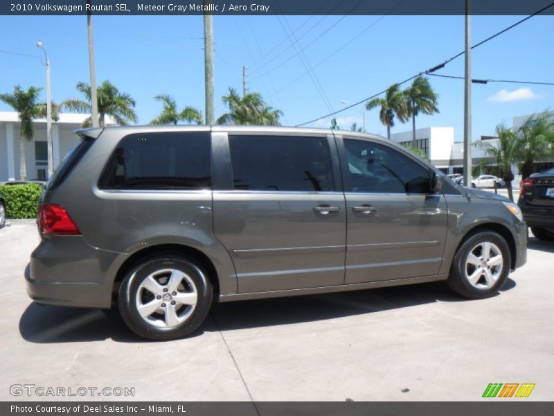  2010 Routan SEL Meteor Gray Metallic