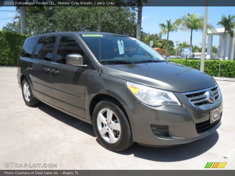 Front 3/4 View of 2010 Routan SEL