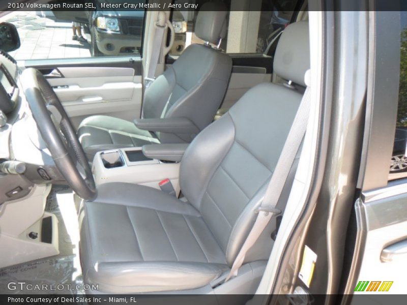 Meteor Gray Metallic / Aero Gray 2010 Volkswagen Routan SEL