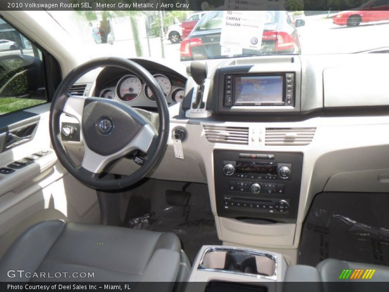 Meteor Gray Metallic / Aero Gray 2010 Volkswagen Routan SEL