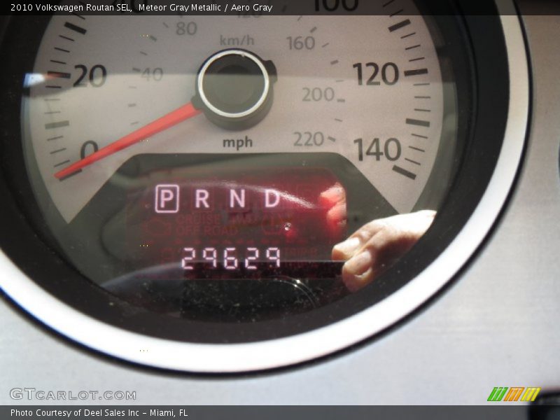 Meteor Gray Metallic / Aero Gray 2010 Volkswagen Routan SEL
