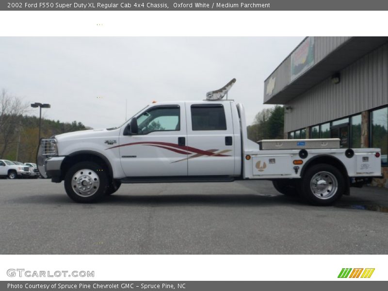 Oxford White / Medium Parchment 2002 Ford F550 Super Duty XL Regular Cab 4x4 Chassis