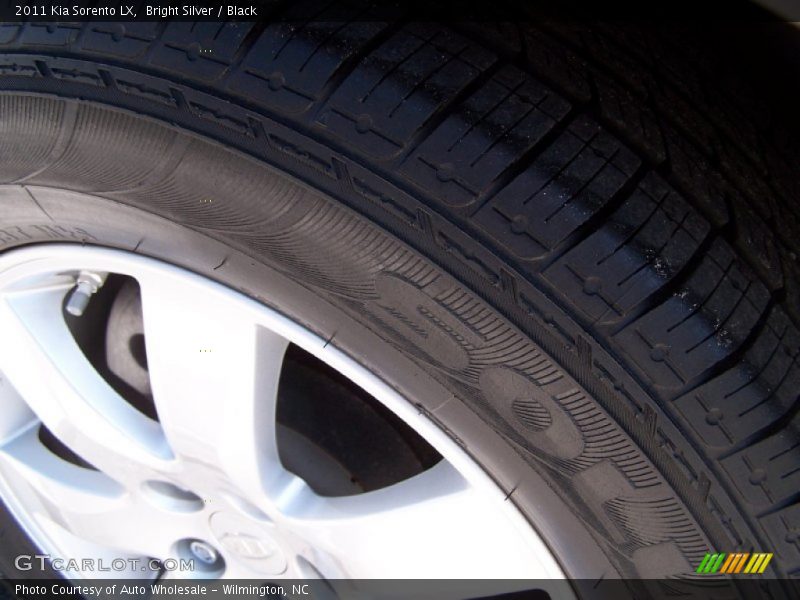 Bright Silver / Black 2011 Kia Sorento LX