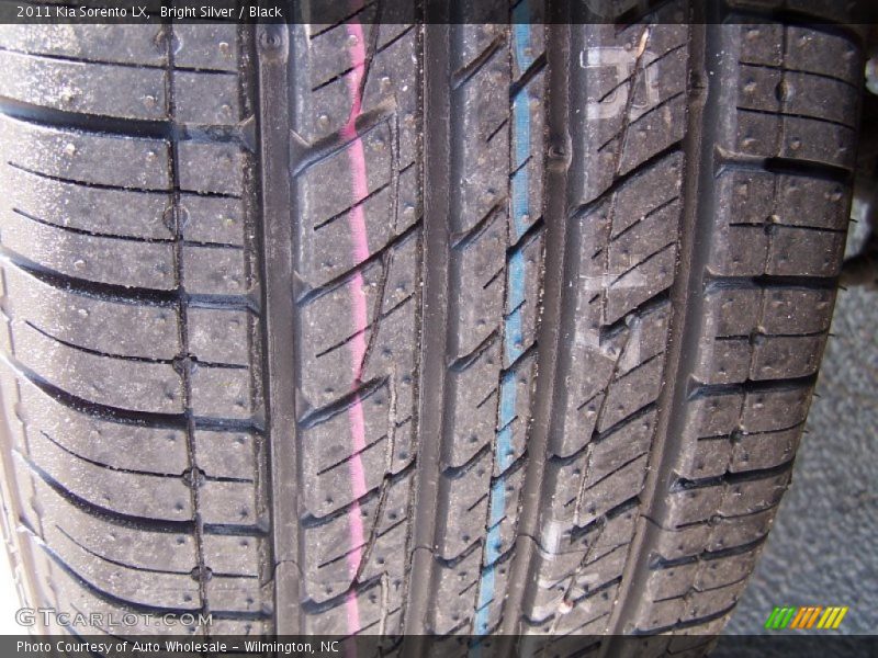 Bright Silver / Black 2011 Kia Sorento LX