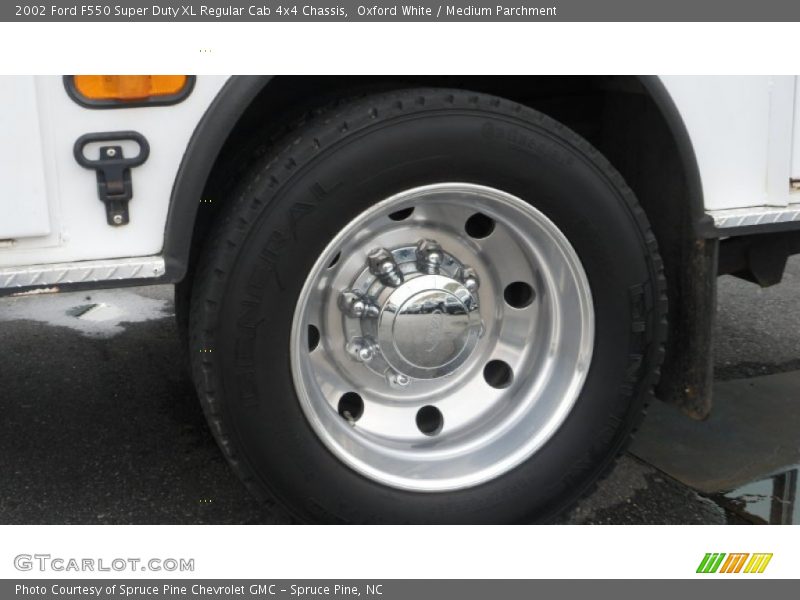 Oxford White / Medium Parchment 2002 Ford F550 Super Duty XL Regular Cab 4x4 Chassis