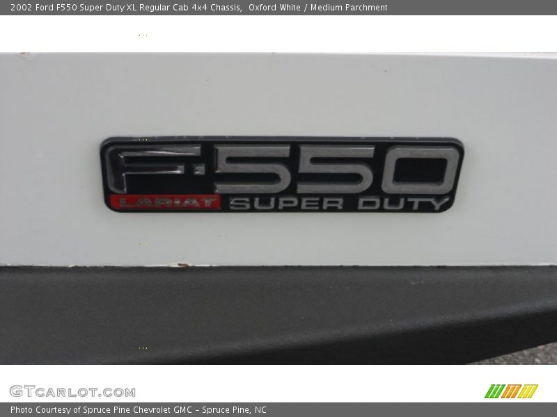 Oxford White / Medium Parchment 2002 Ford F550 Super Duty XL Regular Cab 4x4 Chassis