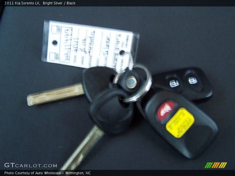 Bright Silver / Black 2011 Kia Sorento LX