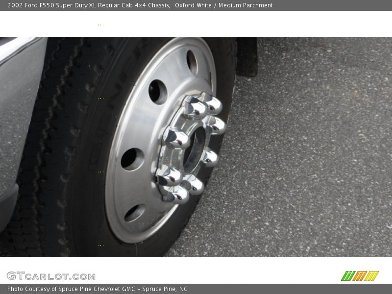 Oxford White / Medium Parchment 2002 Ford F550 Super Duty XL Regular Cab 4x4 Chassis