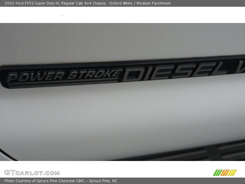Oxford White / Medium Parchment 2002 Ford F550 Super Duty XL Regular Cab 4x4 Chassis