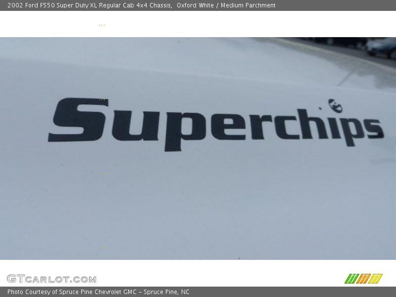 Oxford White / Medium Parchment 2002 Ford F550 Super Duty XL Regular Cab 4x4 Chassis